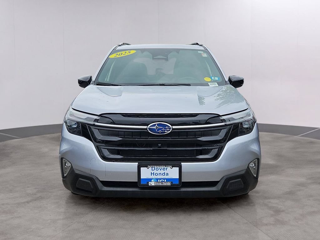 Used 2025 Subaru Forester Touring AWD/4WD image 2