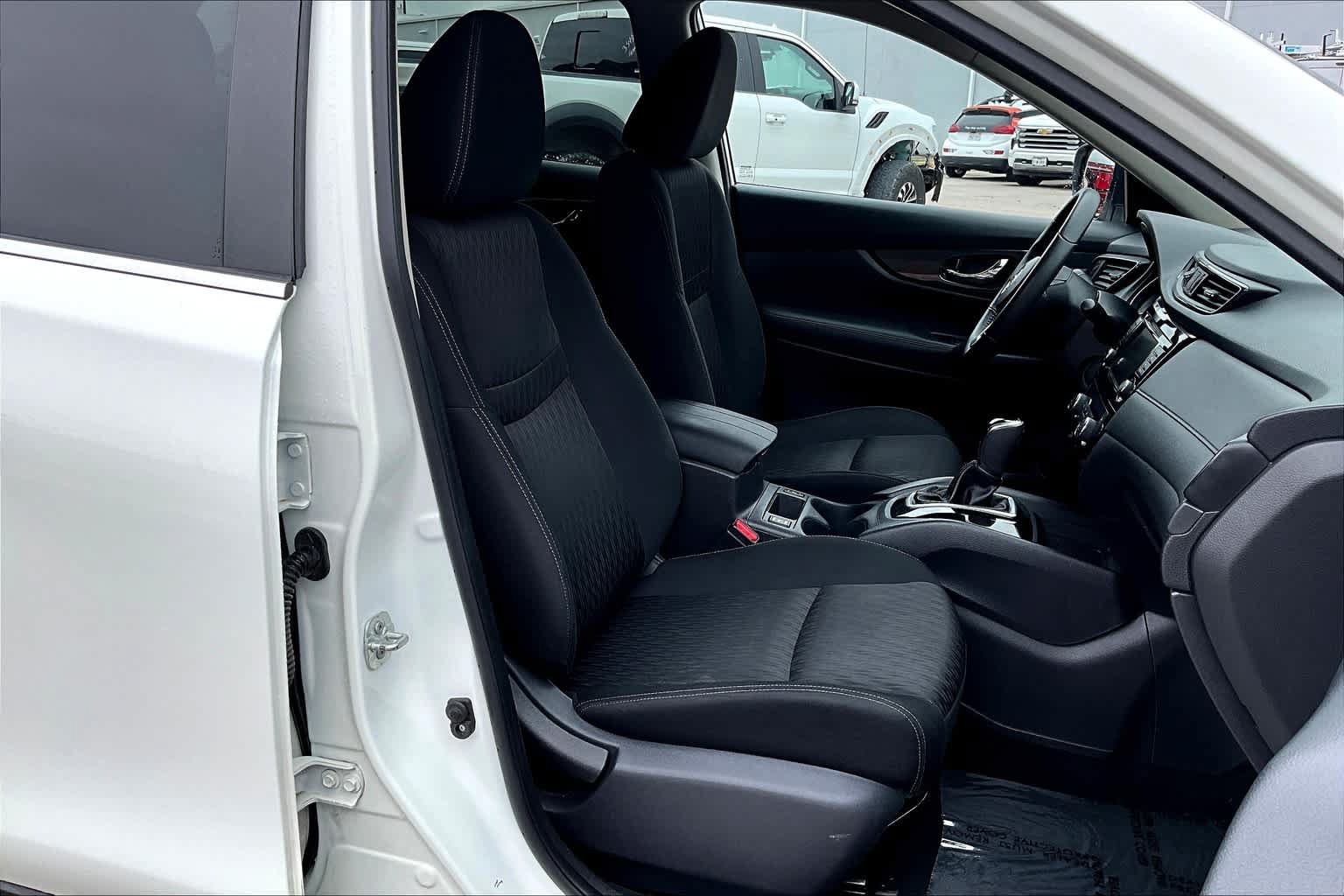 Used 2019 Nissan Rogue SV FWD image 9