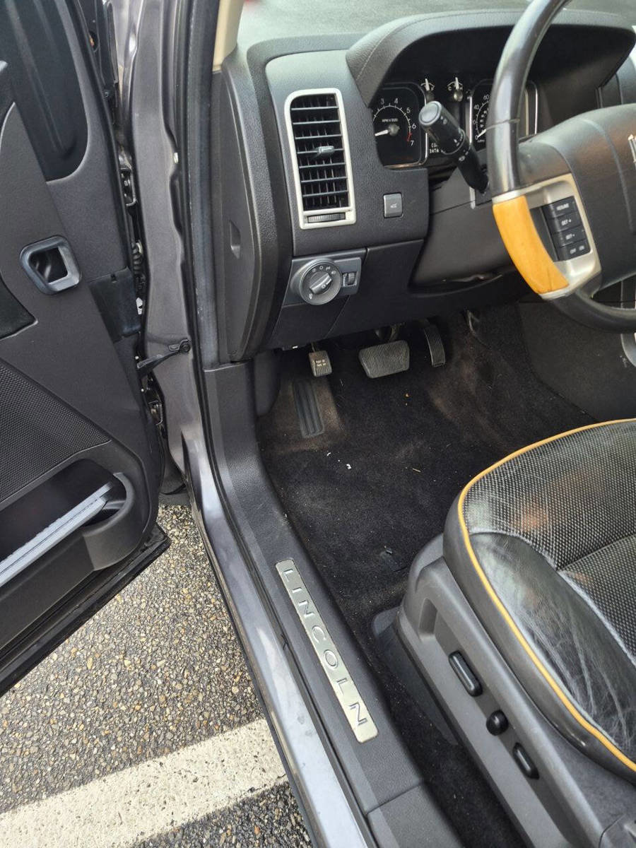 Used 2010 Lincoln MKX AWD image 34