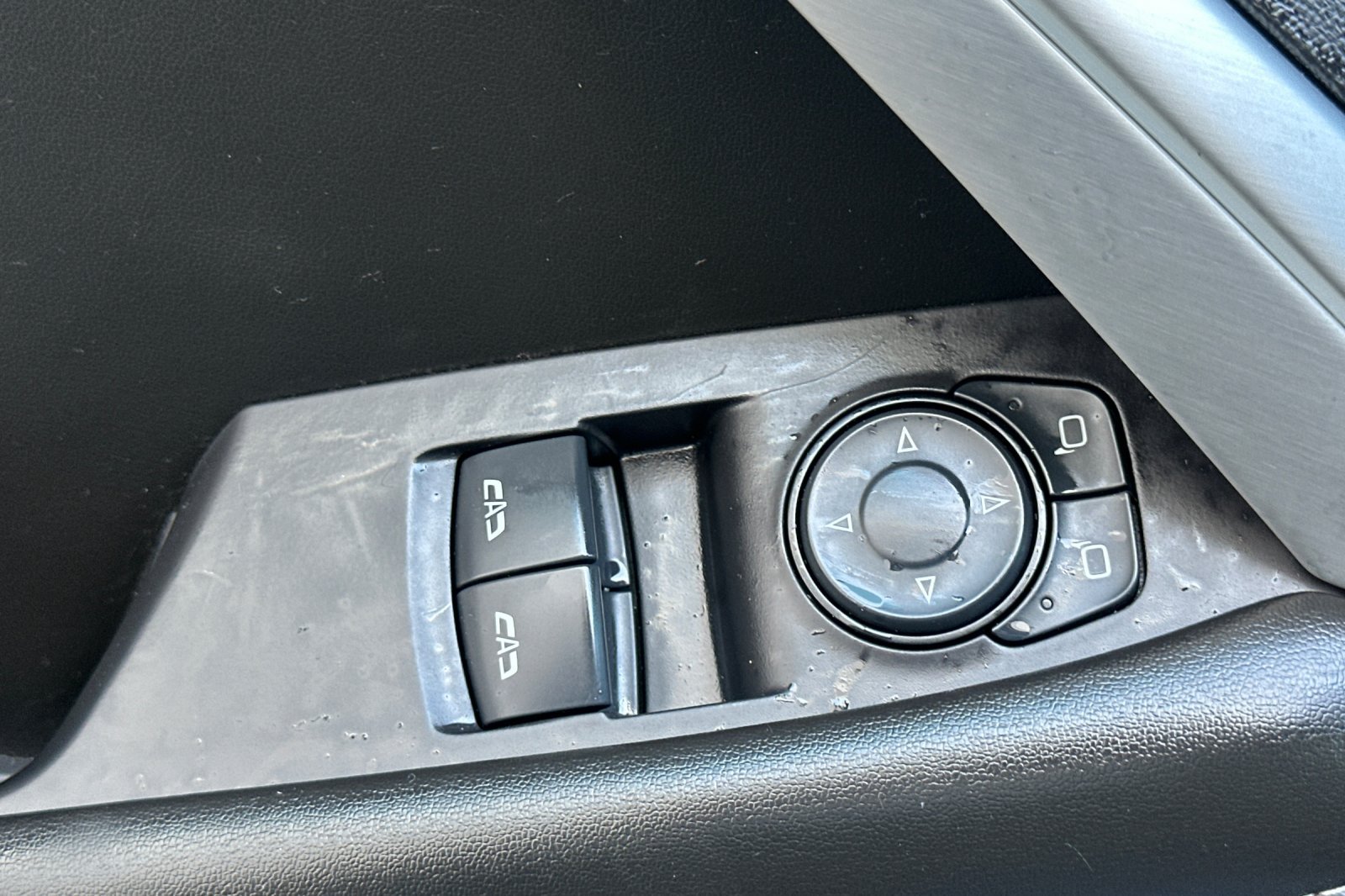 Used 2016 Chevrolet Camaro LT RWD image 12