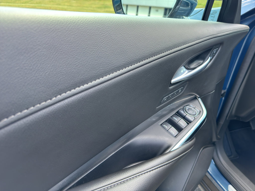 Used 2025 Cadillac XT4 Premium Luxury image 14