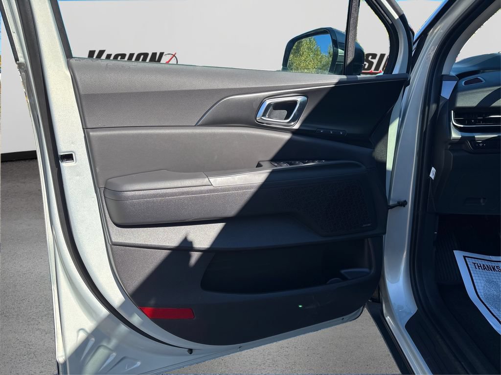 New 2025 Kia Carnival SX Prestige FWD image 17