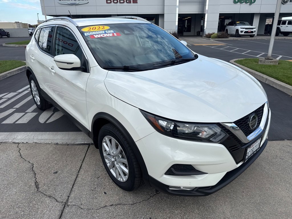 Used 2022 Nissan Rogue Sport SV image 1