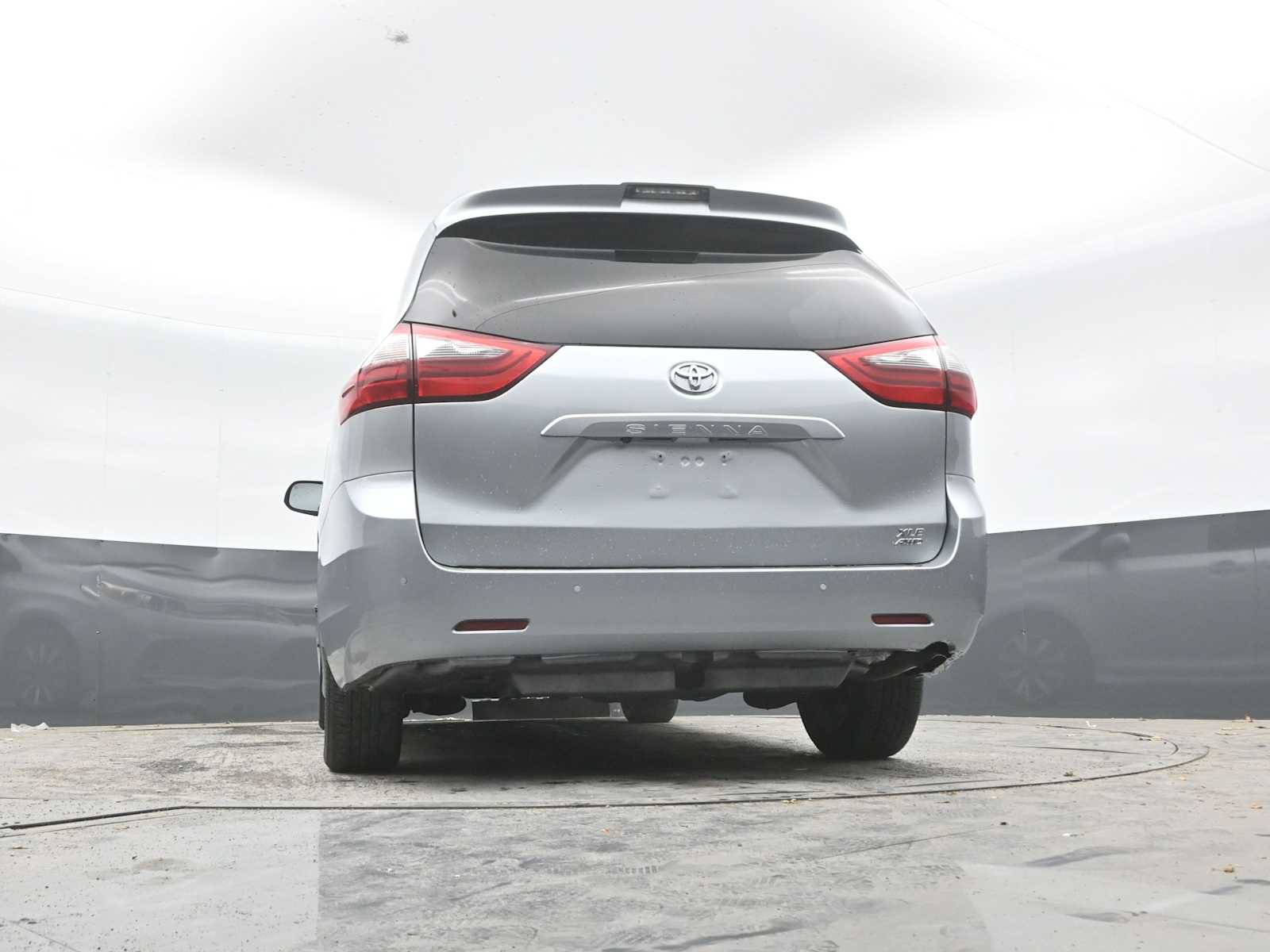 Used 2020 Toyota Sienna XLE w/ XLE Navigation Package AWD/4WD image 32