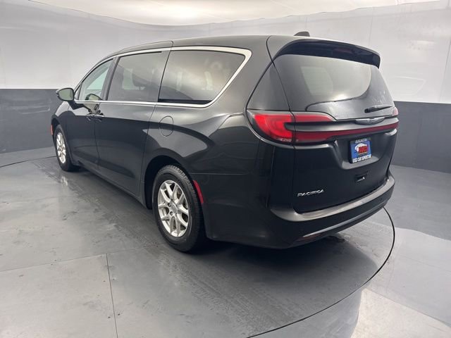 Used 2024 Chrysler Pacifica Touring-L image 5