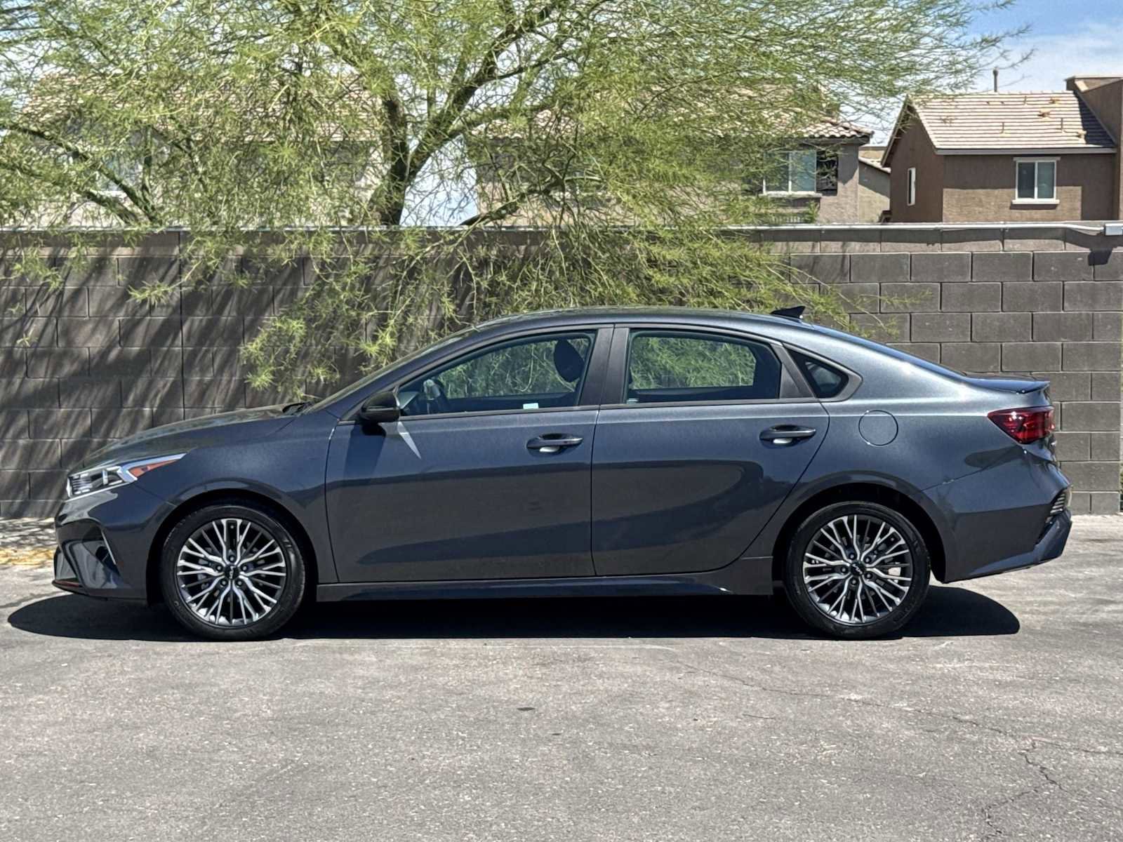 Used 2023 Kia Forte GT-Line w/ GT-Line Premium Package FWD image 5