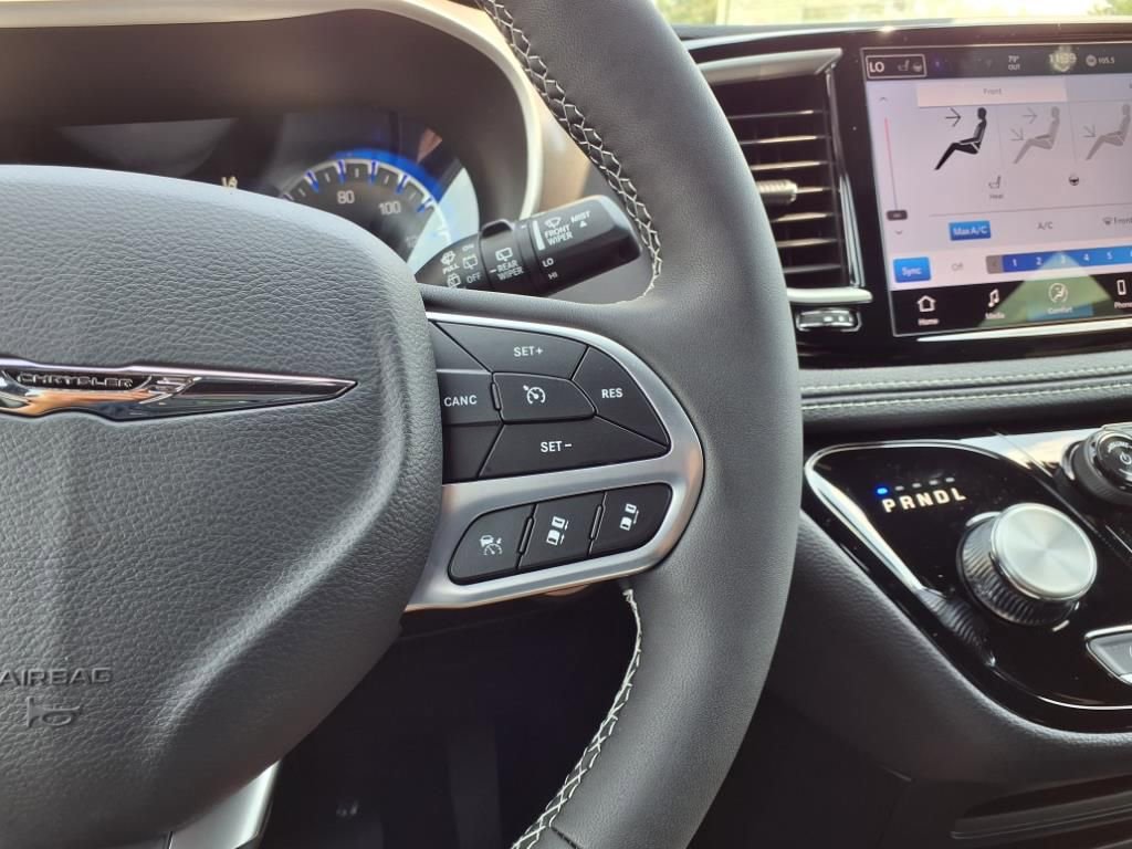 New 2026 Chrysler Pacifica Select image 23