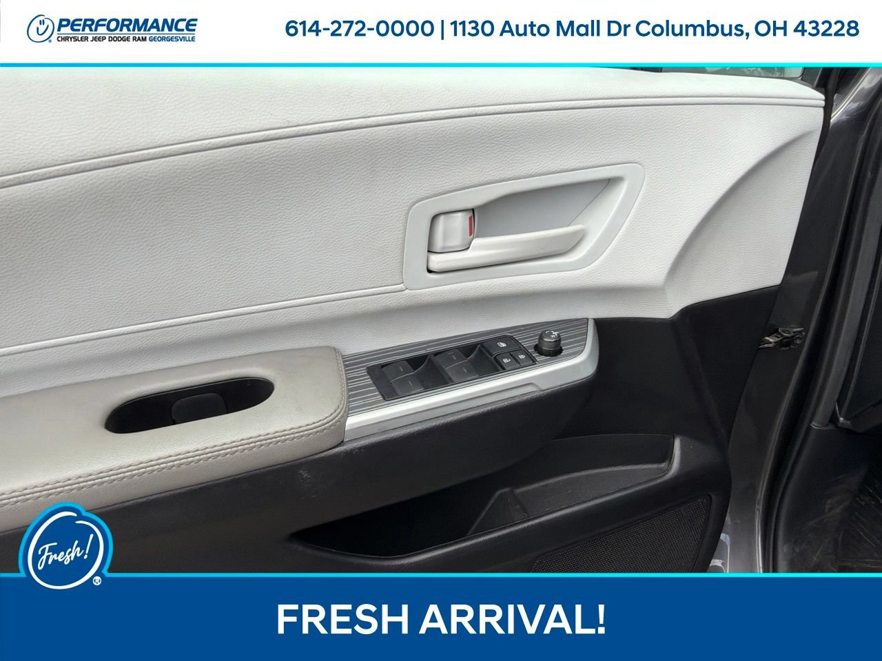 Used 2025 Toyota Sienna LE FWD image 17