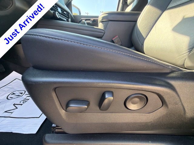 Used 2025 Chevrolet Suburban Z71 AWD/4WD image 46