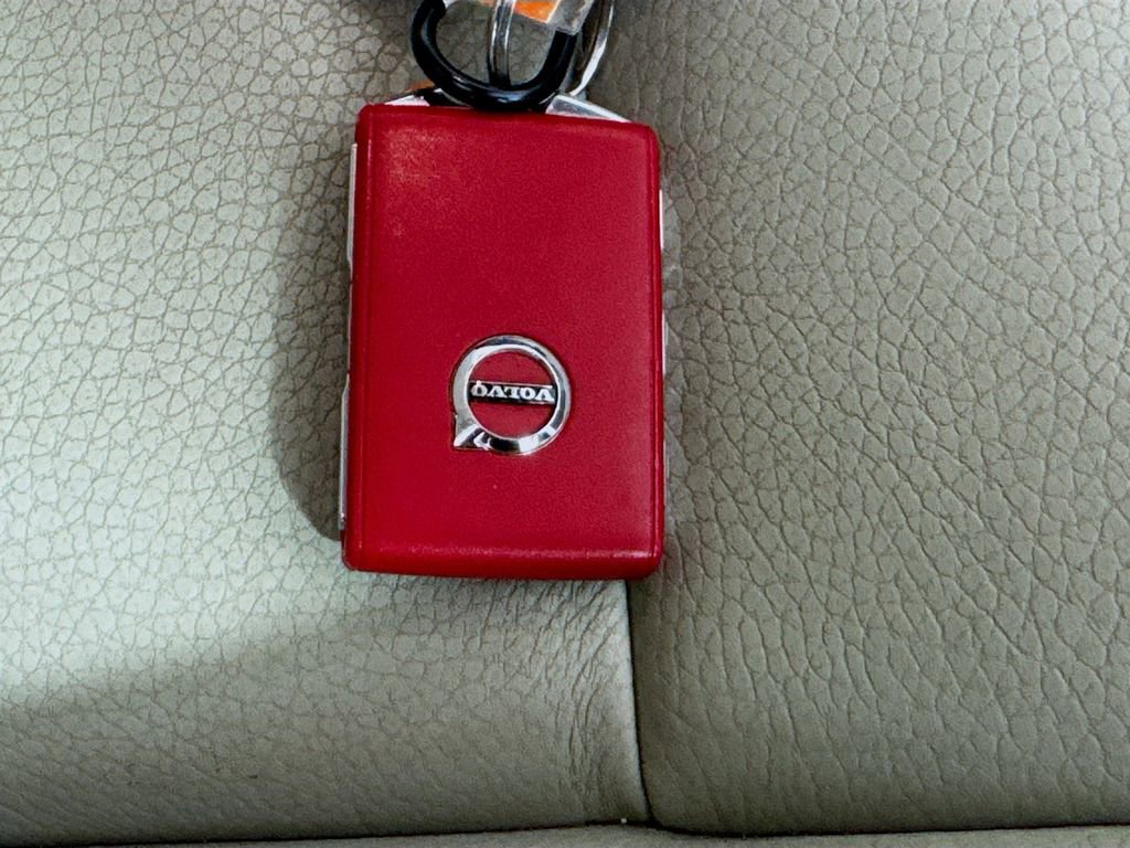 Used 2021 Volvo XC90 T6 Momentum image 38