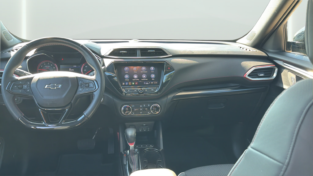 Used 2023 Chevrolet TrailBlazer RS w/ Sun and Liftgate Package FWD image 22