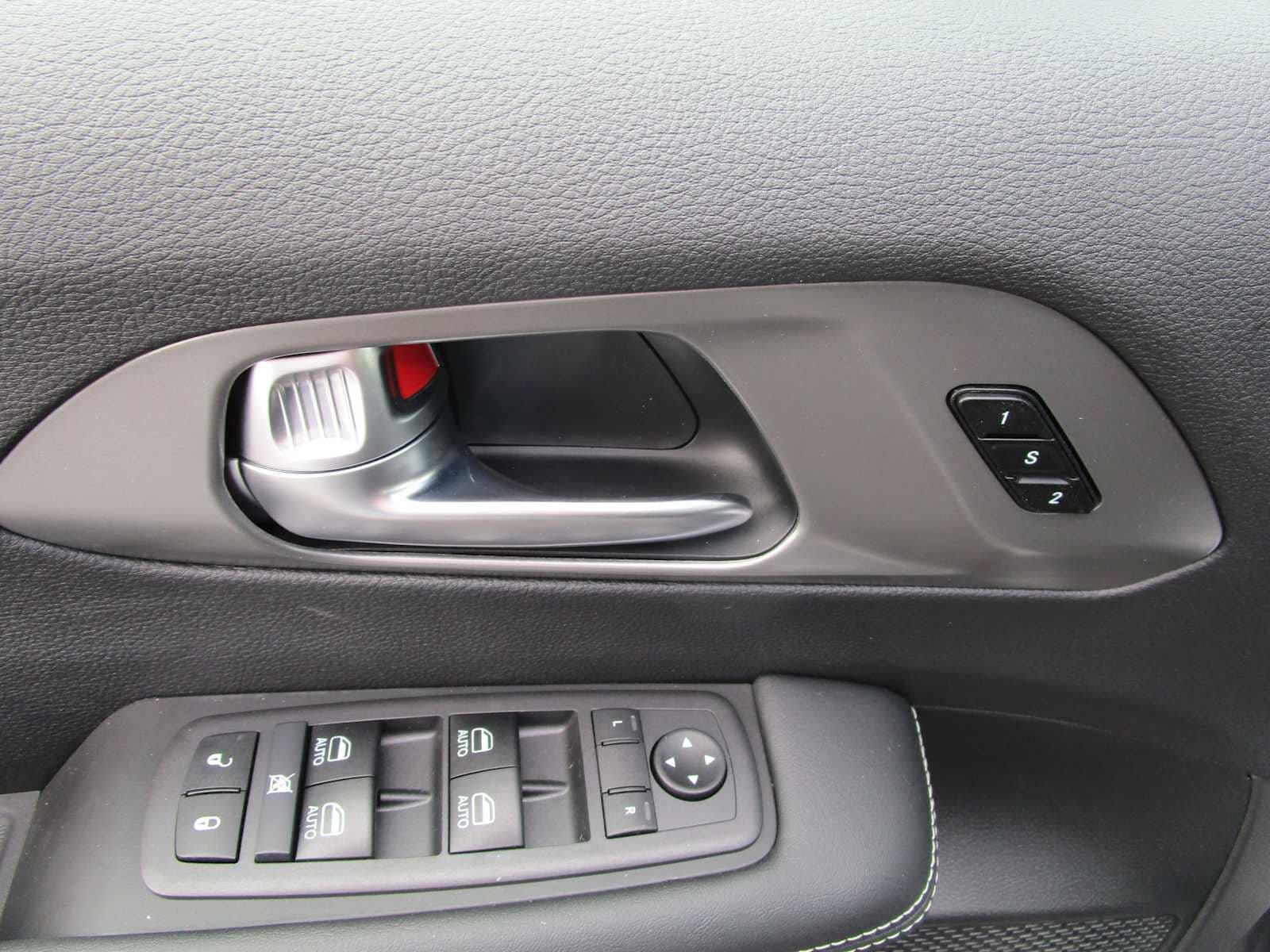 New 2026 Chrysler Pacifica Select FWD image 26