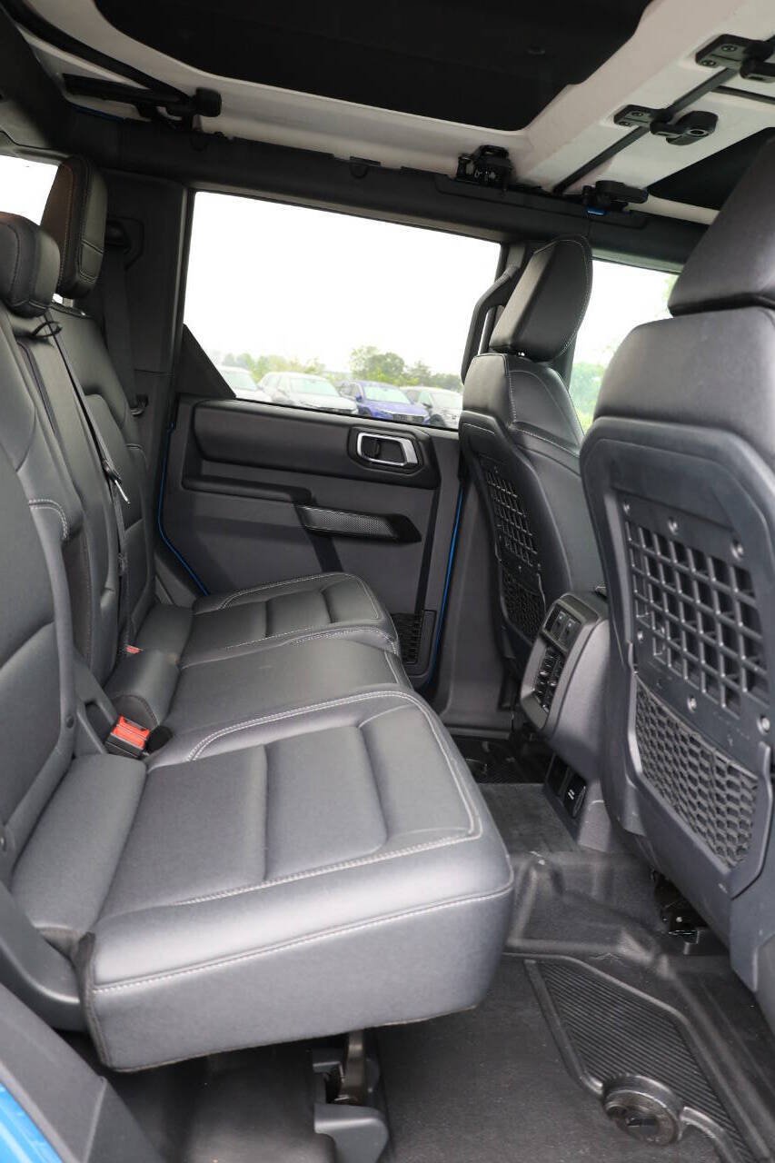 Used 2025 Ford Bronco Badlands AWD/4WD image 16