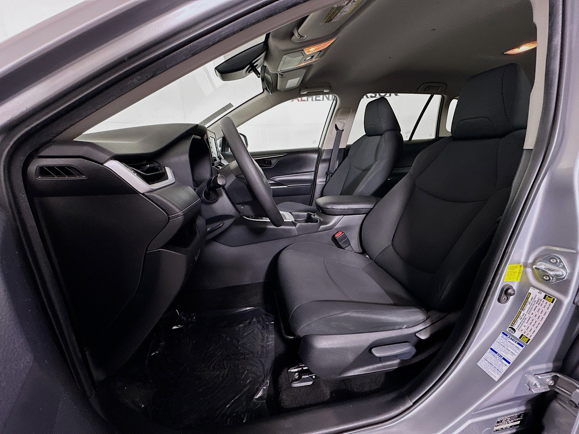 Used 2021 Toyota RAV4 LE image 12