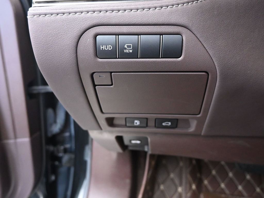 Used 2020 Lexus LS 500 AWD w/ Luxury Package image 28