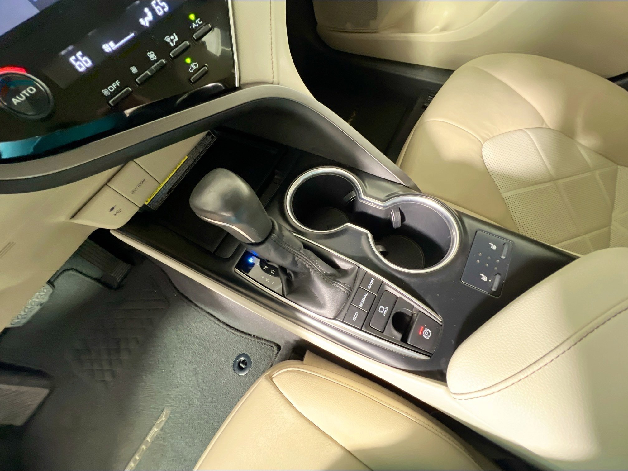 Used 2018 Toyota Camry XLE w/ Audio Package FWD image 26