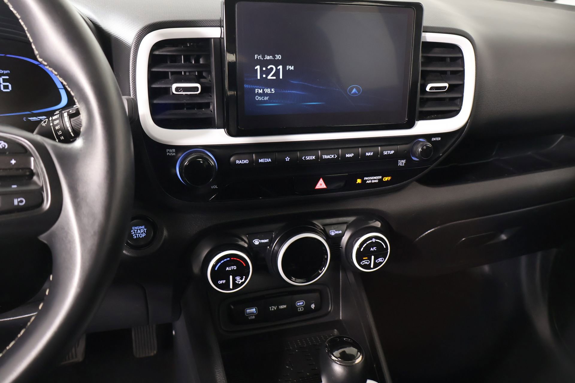 Certified 2025 Hyundai Venue Limited image 5