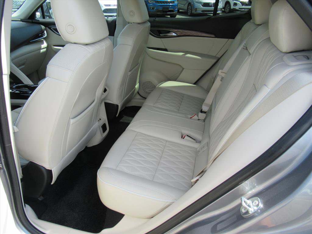Used 2022 Buick Envision Avenir w/ Technology Package II image 32