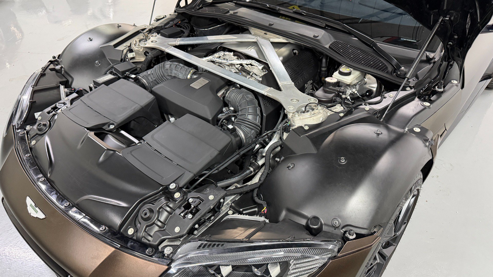 Used 2021 Aston Martin V8 Vantage Coupe RWD image 50