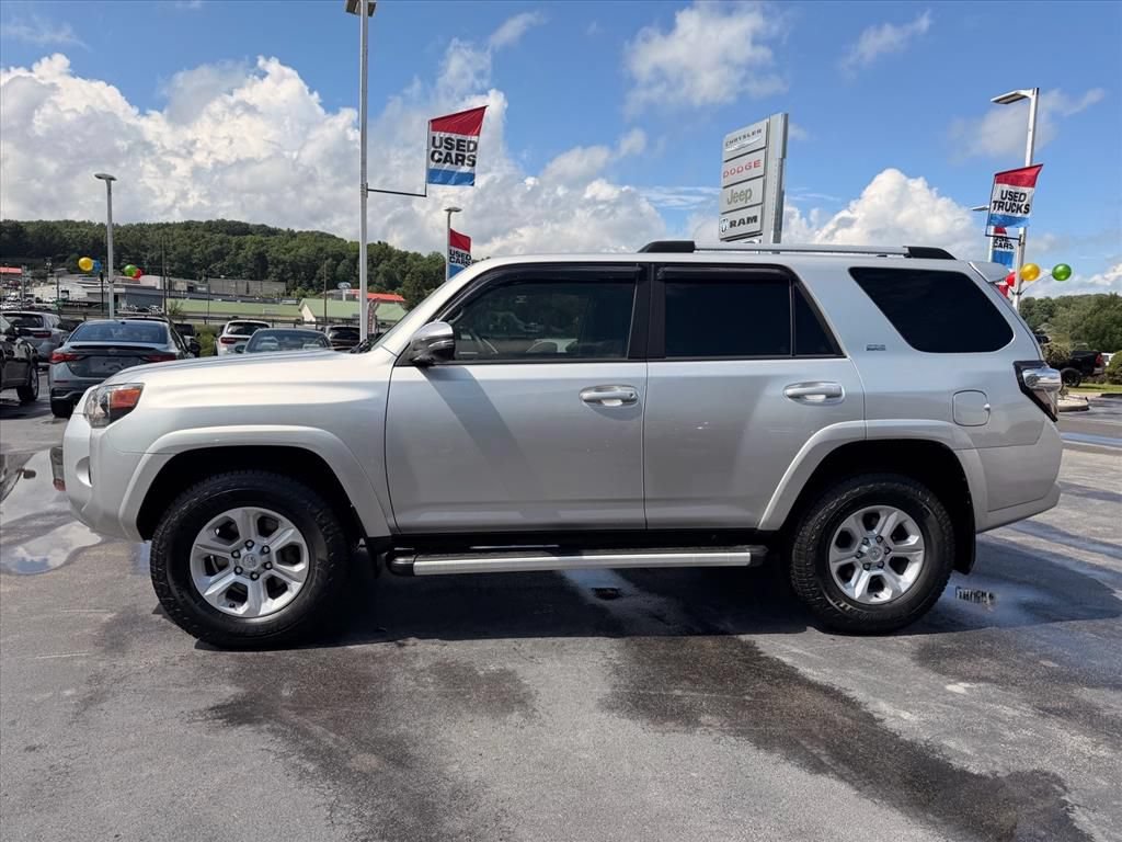 Used 2022 Toyota 4Runner SR5 Premium w/ Moonroof Package AWD/4WD image 8