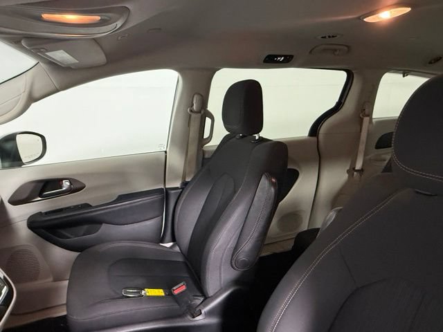 Used 2018 Chrysler Pacifica L FWD image 26
