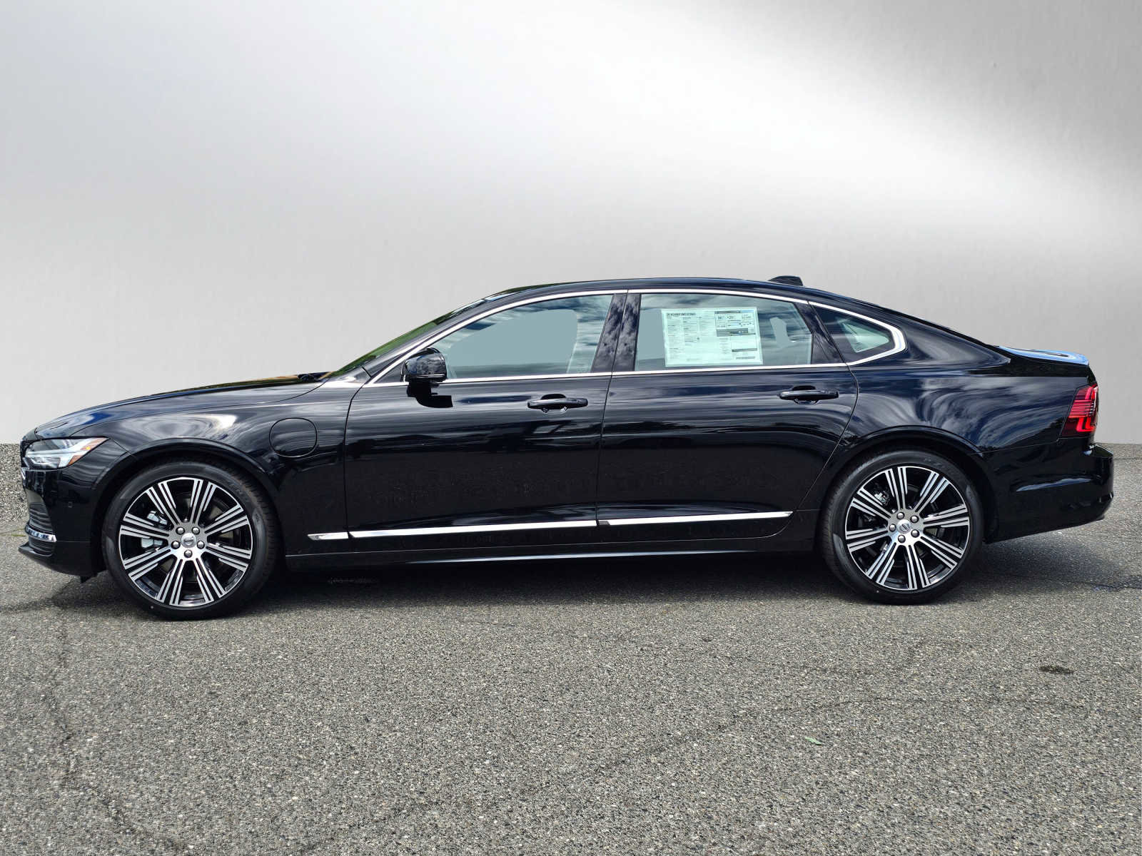 Used 2024 Volvo S90 T8 Ultimate image 4