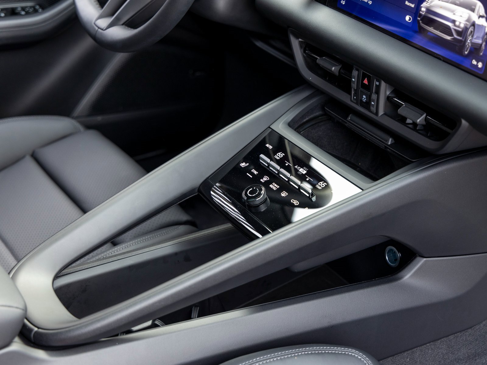 Certified 2025 Porsche Macan Electric image 53