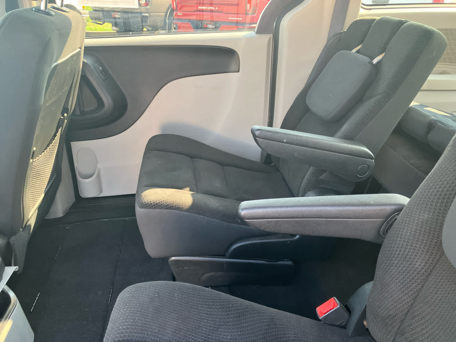 Used 2019 Dodge Grand Caravan SE FWD image 27