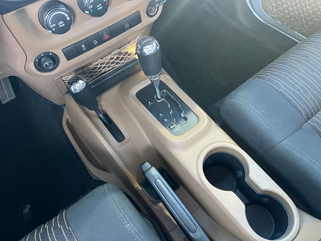 Used 2012 Jeep Wrangler Unlimited Rubicon w/ Connectivity Group AWD/4WD image 28