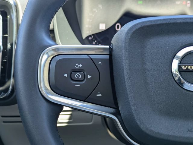 Certified 2023 Volvo XC40 B5 Plus w/ Protection Package Premier AWD/4WD image 31