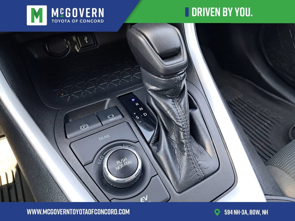 Used 2021 Toyota RAV4 LE AWD/4WD image 25