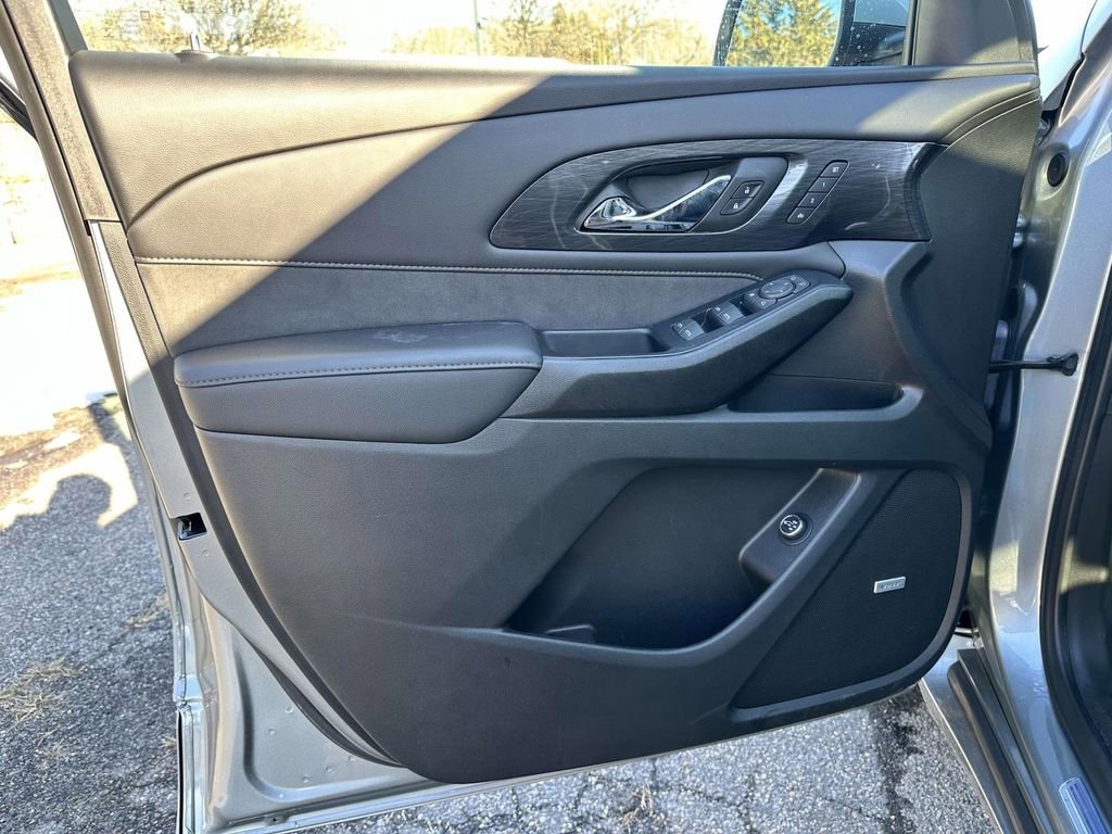 Used 2023 Chevrolet Traverse High Country AWD/4WD image 8