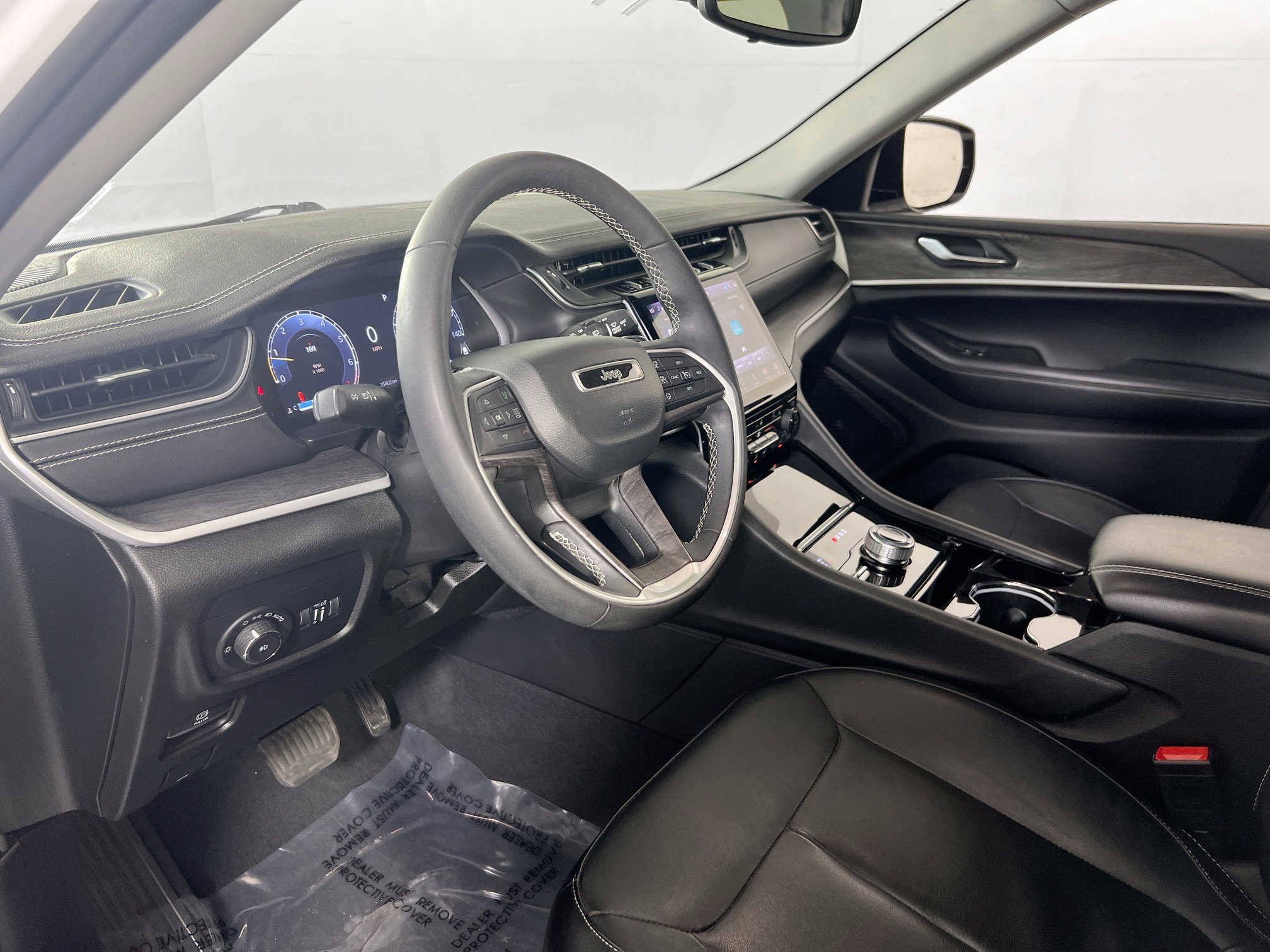 Used 2023 Jeep Grand Cherokee Limited image 9