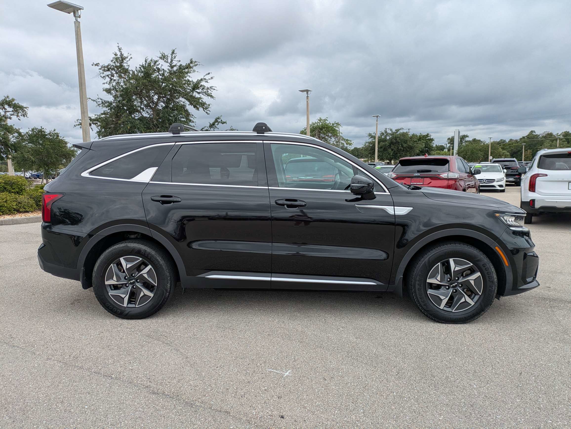 Certified 2022 Kia Sorento EX FWD image 4