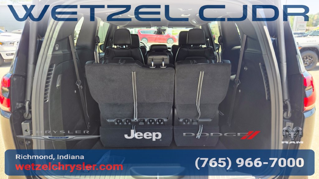New 2027 Chrysler Pacifica Select FWD image 9