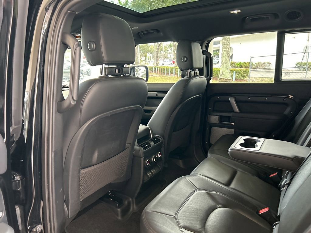 Used 2024 Land Rover Defender 130 X-Dynamic SE image 37