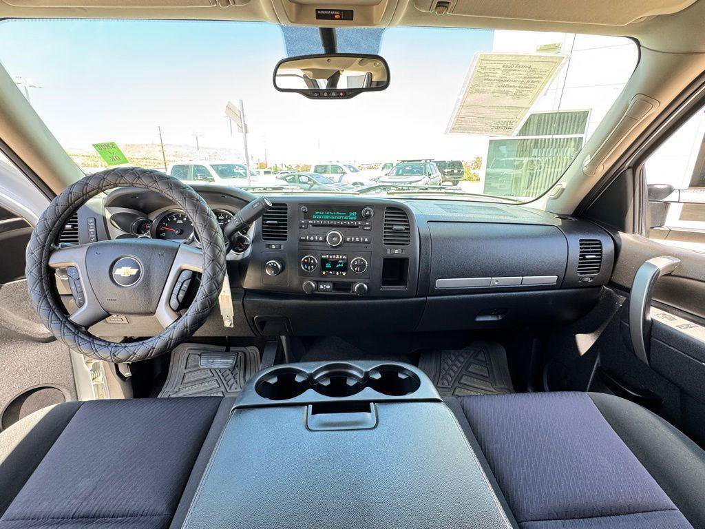 Used 2011 Chevrolet Silverado 2500 LT w/ Interior Plus Package AWD/4WD image 19
