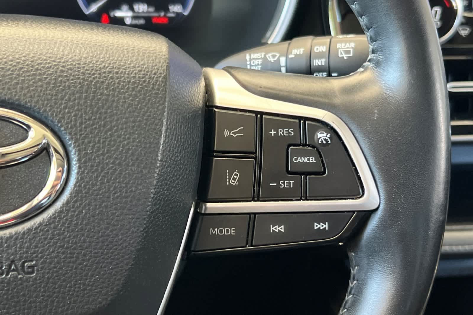 Used 2023 Toyota Highlander Limited AWD/4WD image 29