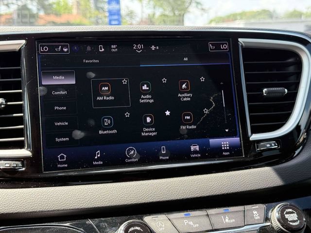 Used 2023 Chrysler Pacifica Touring-L FWD image 37