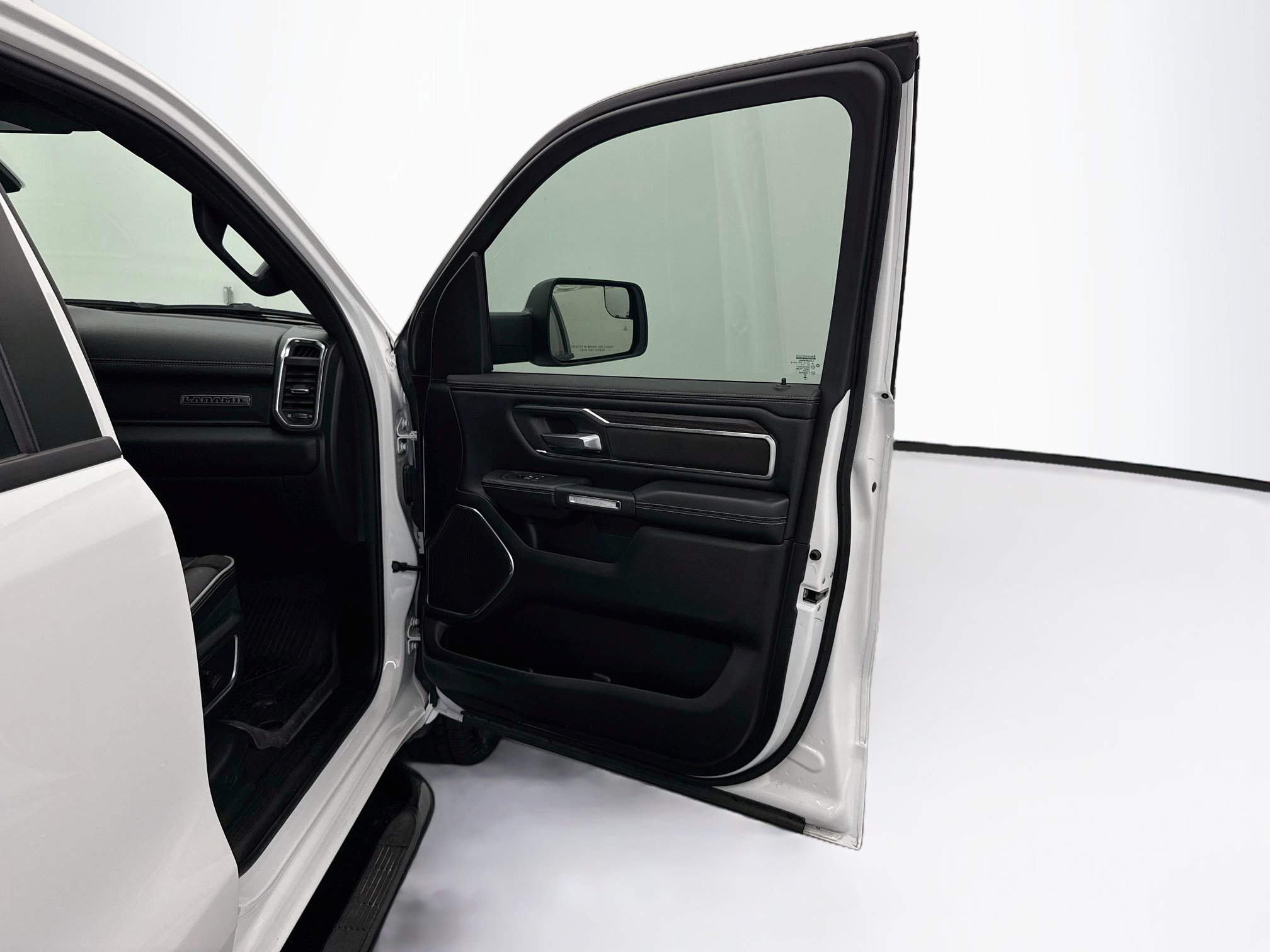 Used 2025 RAM 1500 Laramie AWD/4WD image 32
