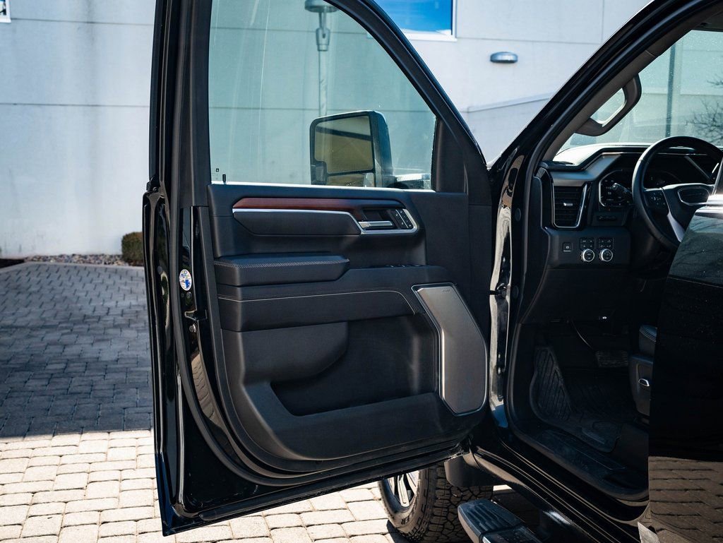 Used 2025 GMC Sierra 3500 Denali w/ Denali Reserve Package image 27