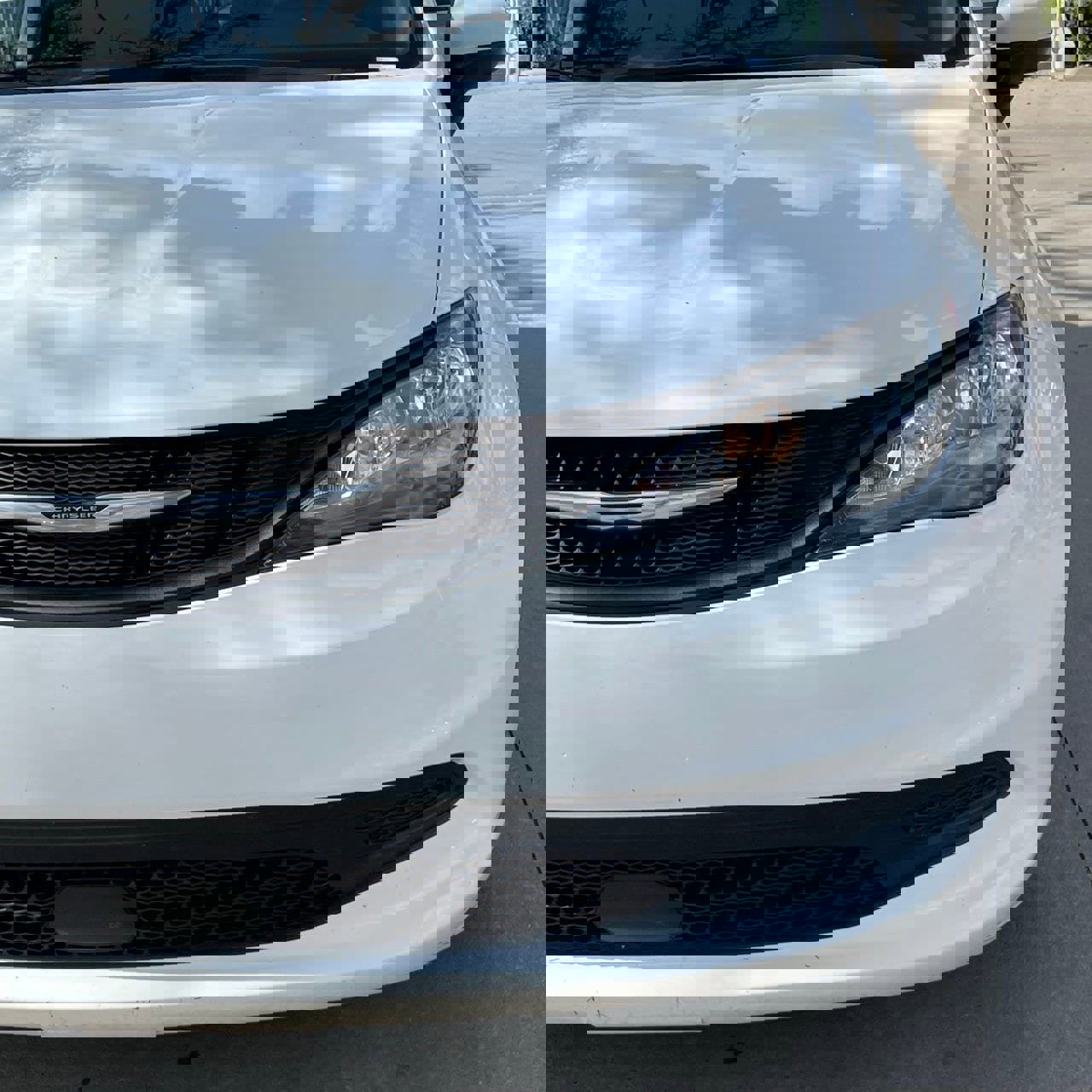 Used 2023 Chrysler Voyager LX image 7