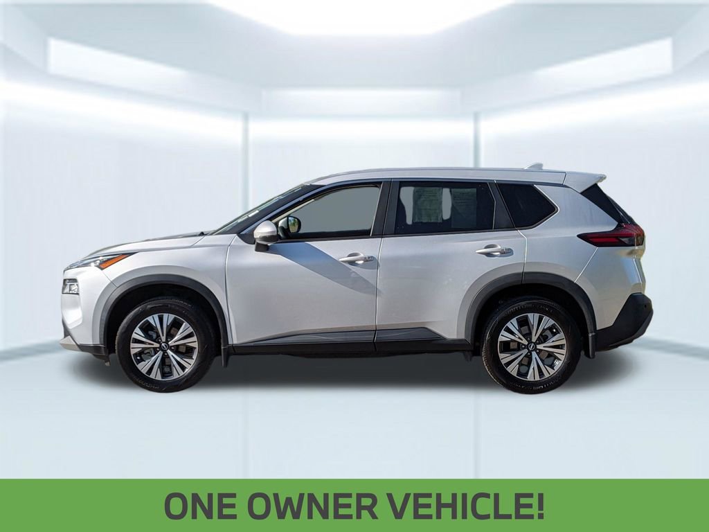 Used 2022 Nissan Rogue SV FWD image 2