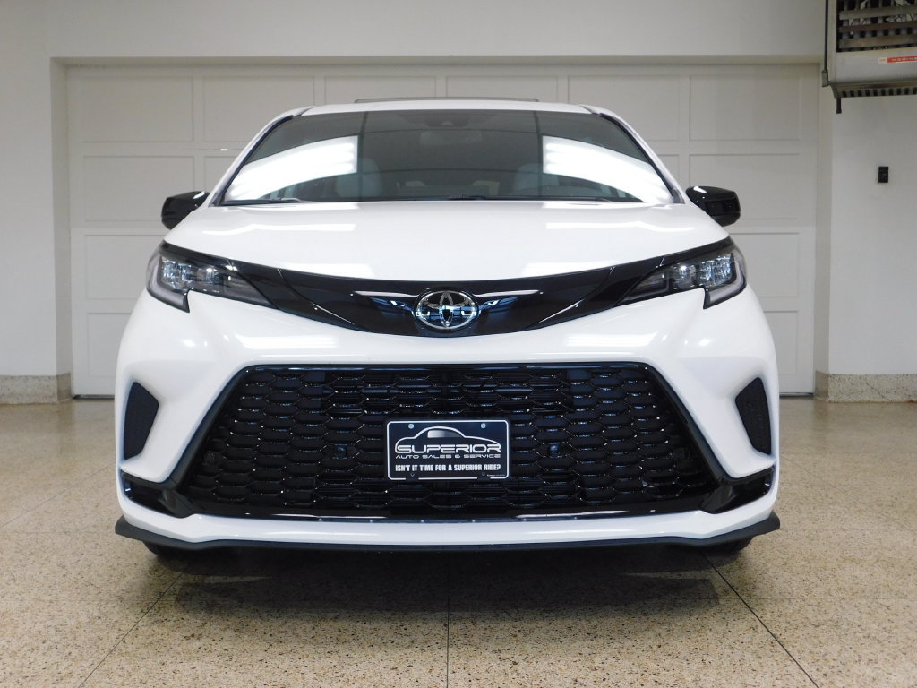 Used 2026 Toyota Sienna XSE AWD/4WD image 2
