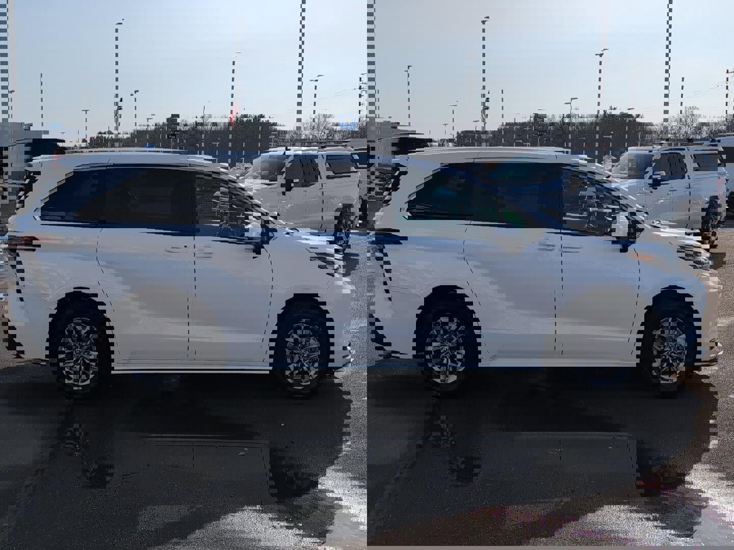 Used 2025 Toyota Sienna LE image 11