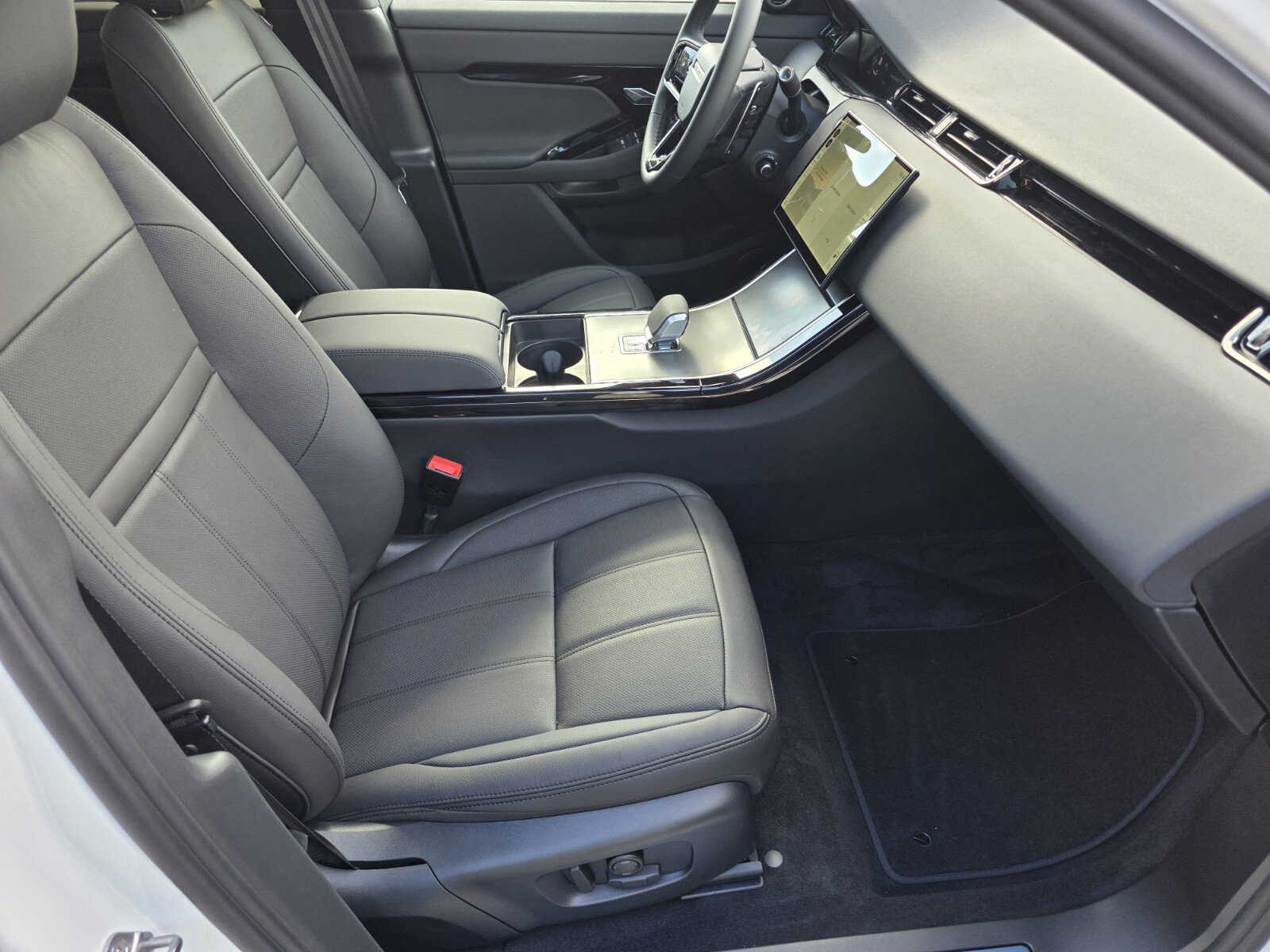New 2026 Land Rover Range Rover Evoque S AWD/4WD image 3
