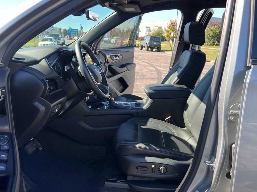Used 2023 Chevrolet Traverse RS image 15