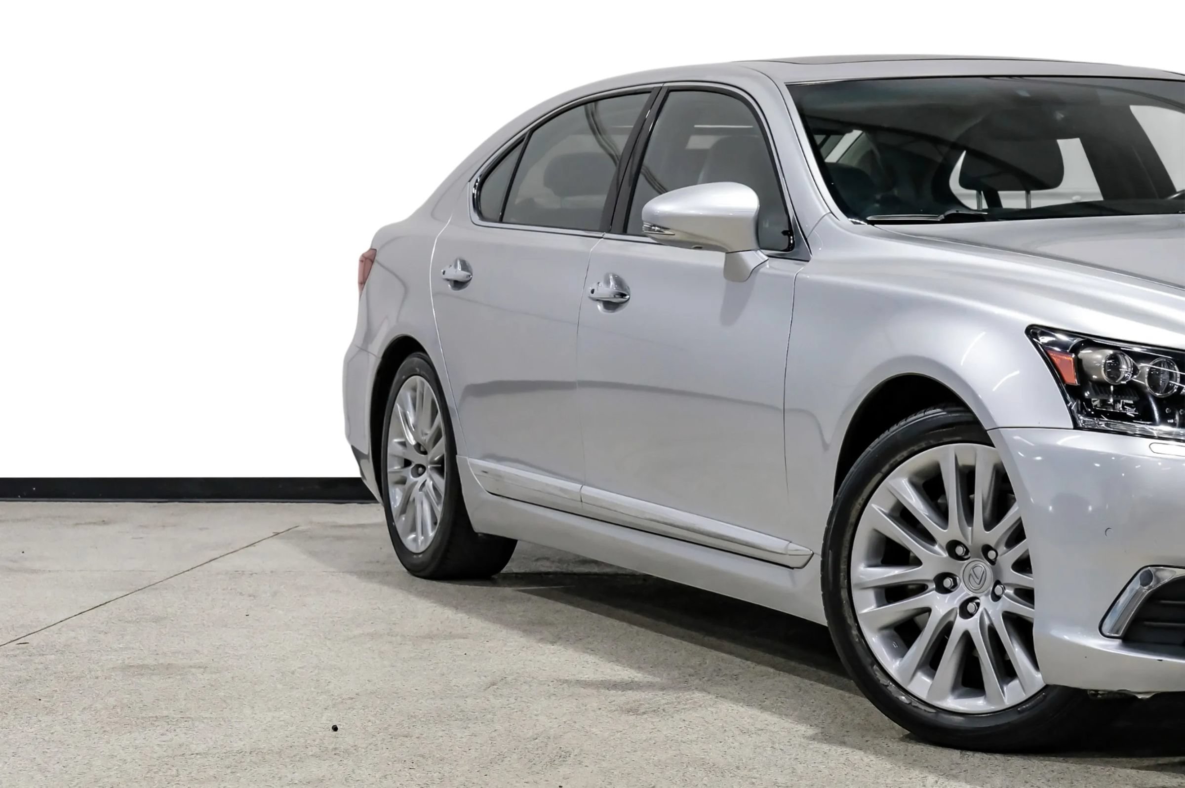 Used 2015 Lexus LS 460 L RWD image 12