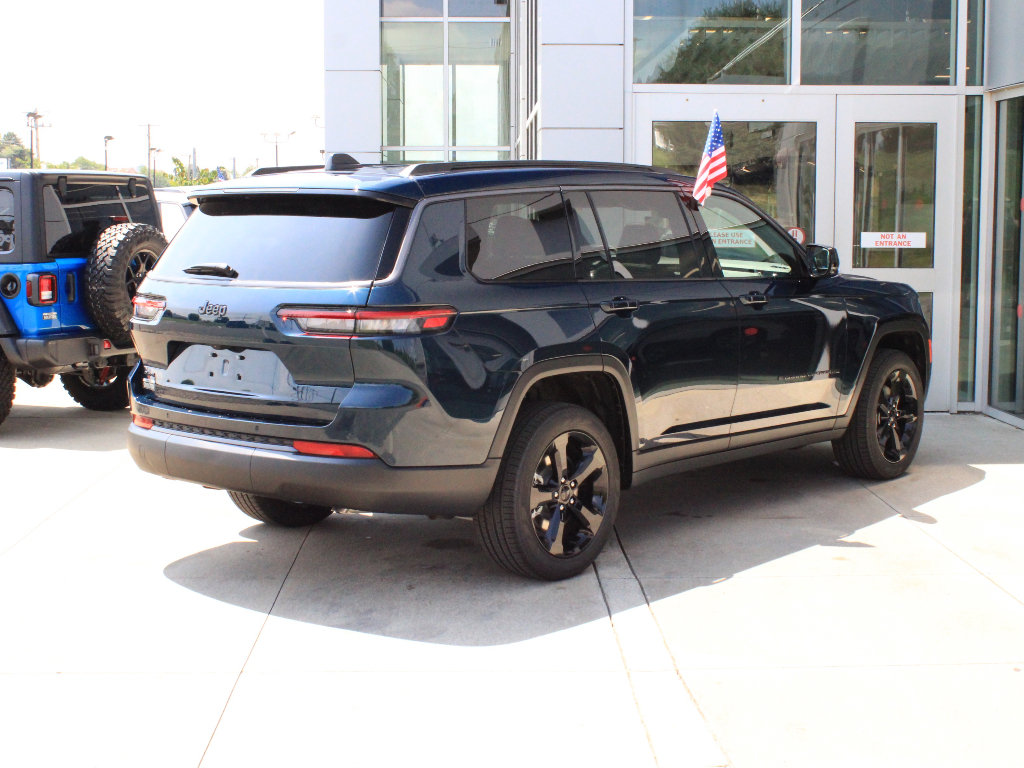 New 2026 Jeep Grand Cherokee L Limited w/ Limited Altitude Package AWD/4WD image 6