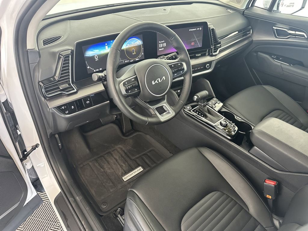 Used 2025 Kia Sportage SX image 14